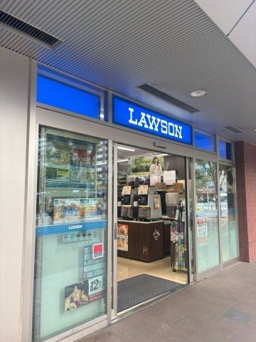 コンビニ　ローソン 田町芝浦口店（コンビニ）まで369m