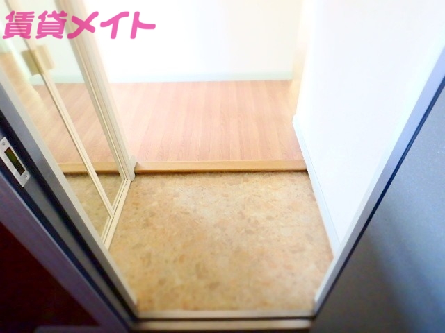 玄関　同型反転タイプのお写真です