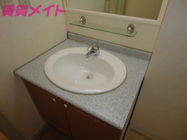 洗面設備　同型反転タイプのお写真です