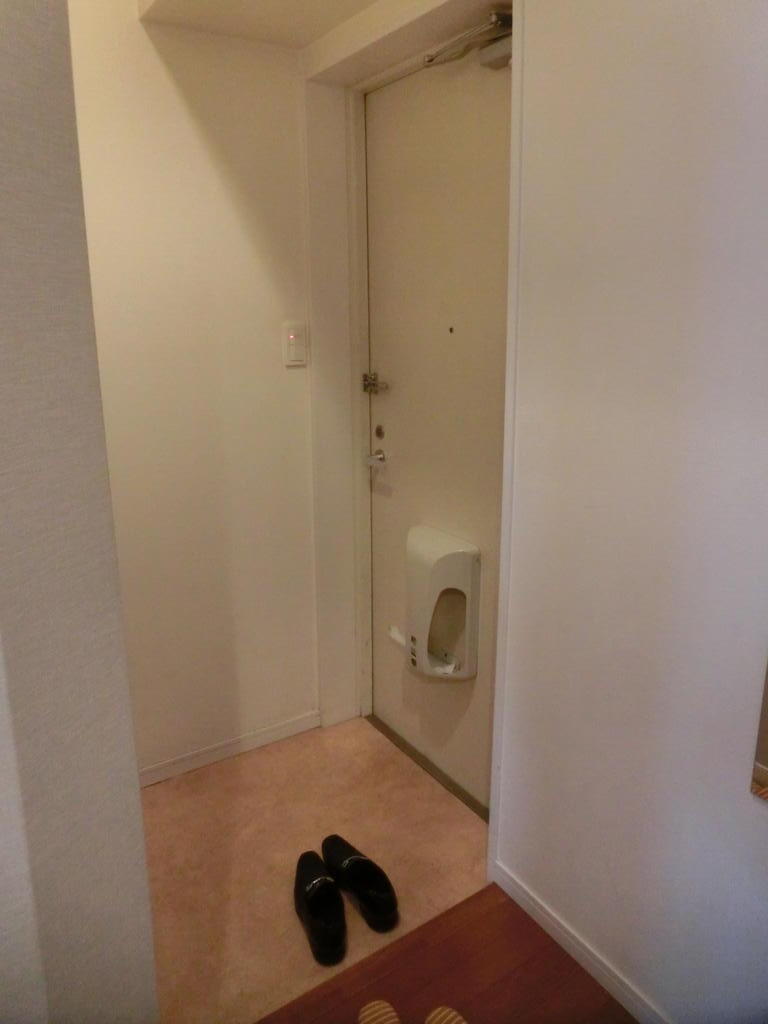 玄関　下駄箱完備