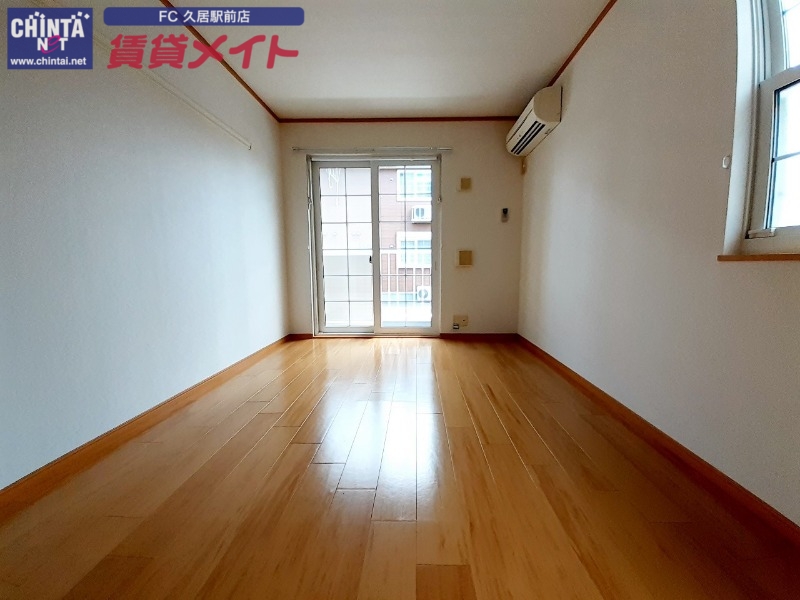 居室・リビング　反転タイプ参考写真