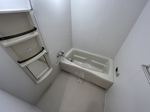 バス・シャワールーム　同間取り違うお部屋、追焚機能付きお風呂