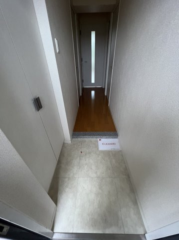 玄関　同間取り違うお部屋、シューズボックス付き玄関