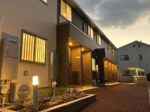 エントランス　外観写真（夜）