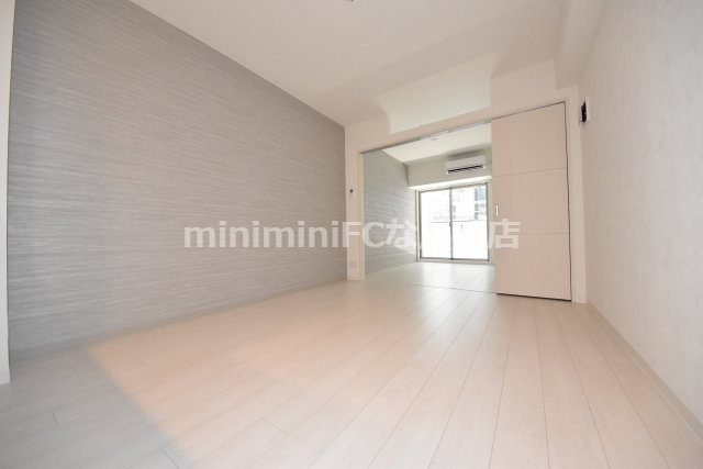 居室・リビング　階数により建具などの色が違います