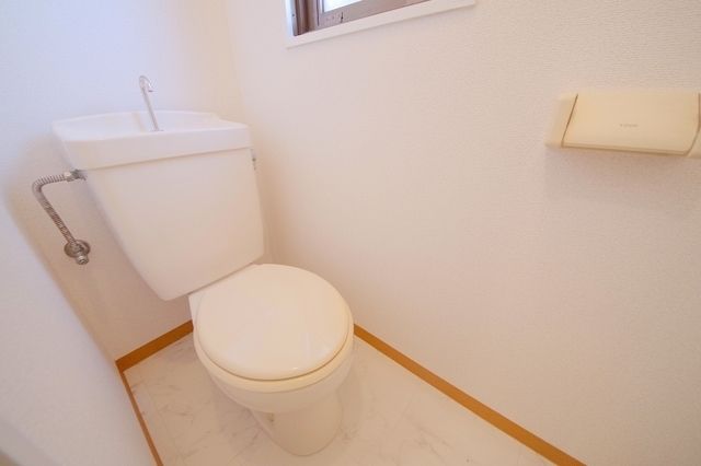 トイレ　写真は角部屋です