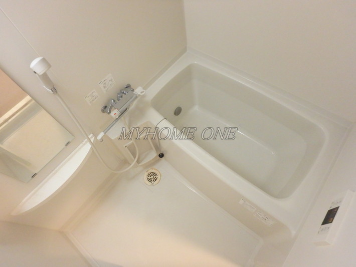 バス・シャワールーム　追い焚き付浴室