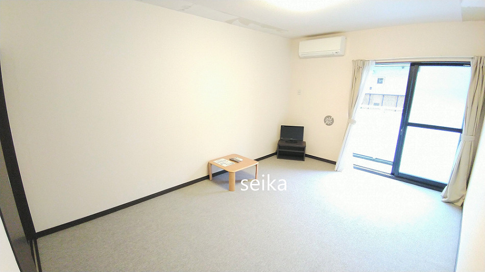 居室・リビング　１階はフローリング、２階はカーペット ※家具家電無し