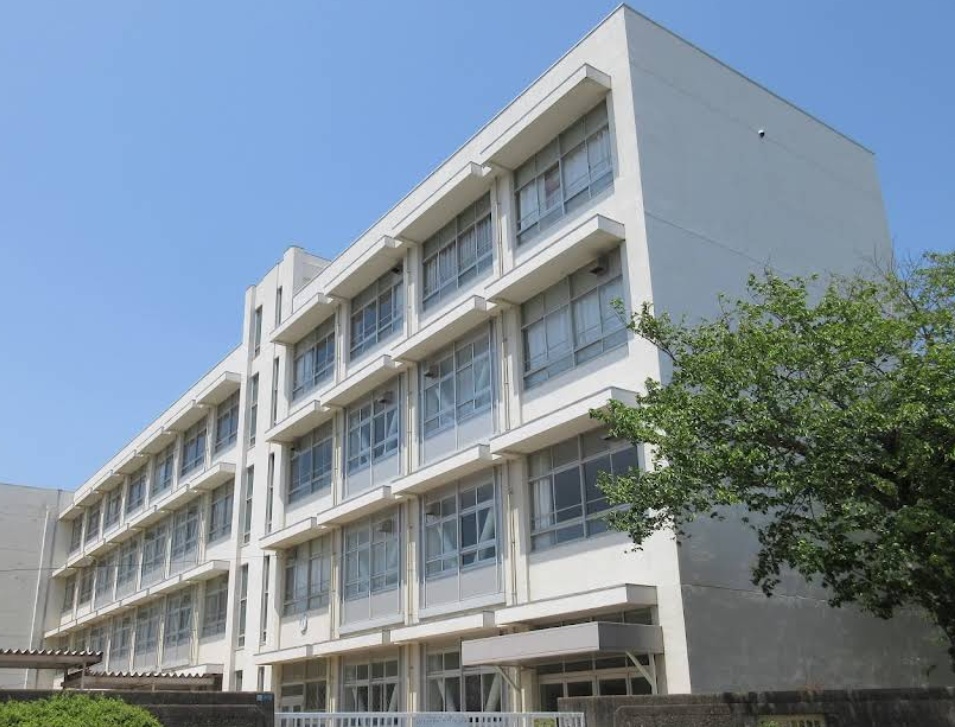 小学校　姫路市立高岡小学校（小学校）まで892m