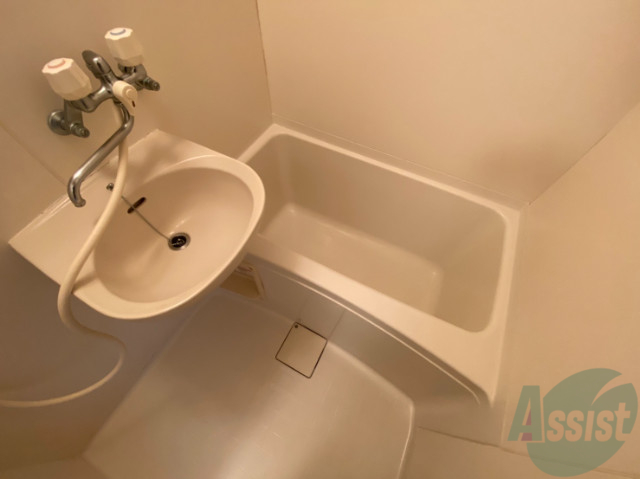 バス・シャワールーム　浴槽があるので、疲れた時はゆっくりと湯船につかりましょう。