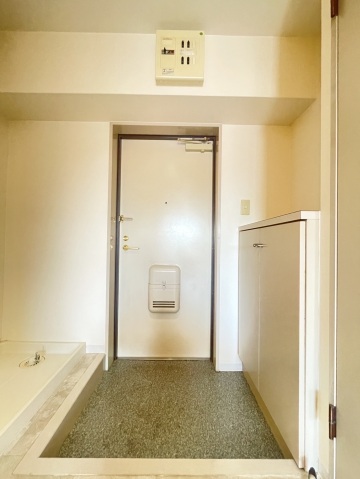 玄関　同物件別号室