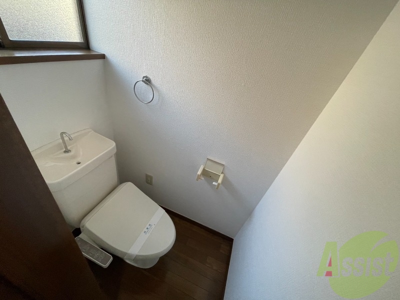 トイレ　トイレはウォシュレット機能付き。シャワートイレは日本の宝。