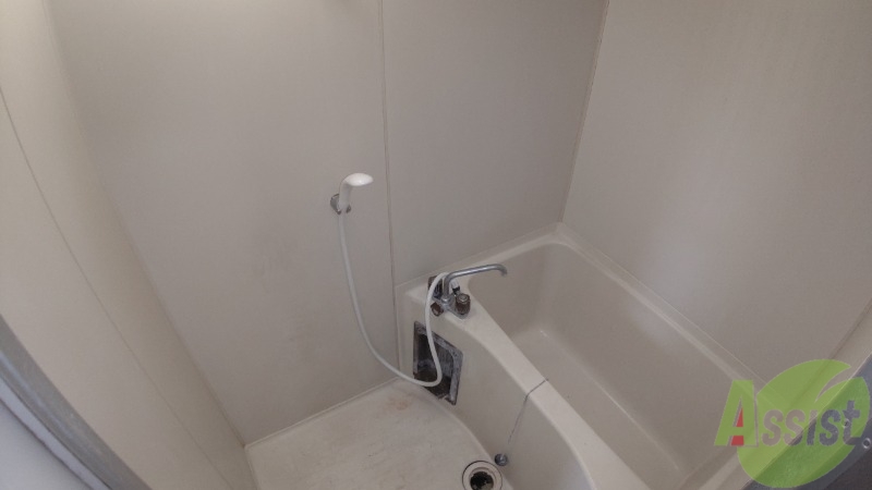 バス・シャワールーム　こちらはお風呂です。一日の疲れを癒してください。