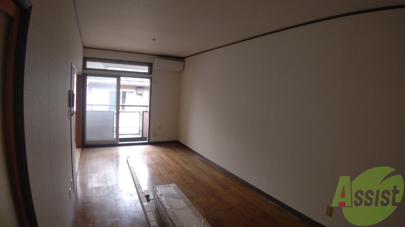 居室・リビング　１２帖のＬＤＫです。広々としてきれいですね。