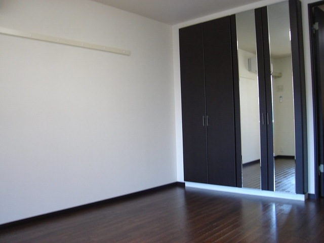 居室・リビング　同物件別号室のものです。