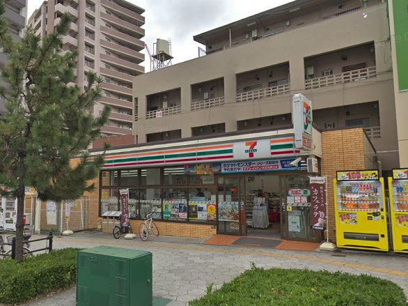 コンビニ　セブンイレブン（コンビニ）まで378m