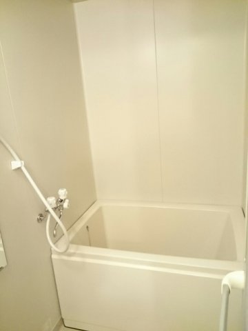 バス・シャワールーム　コンパクトで使いやすいお風呂です