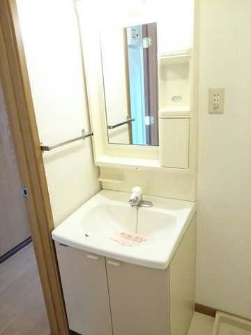 洗面設備　脱衣スペースもあります