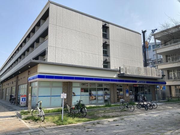 コンビニ　ローソンhitoto広島店（コンビニ）まで442m