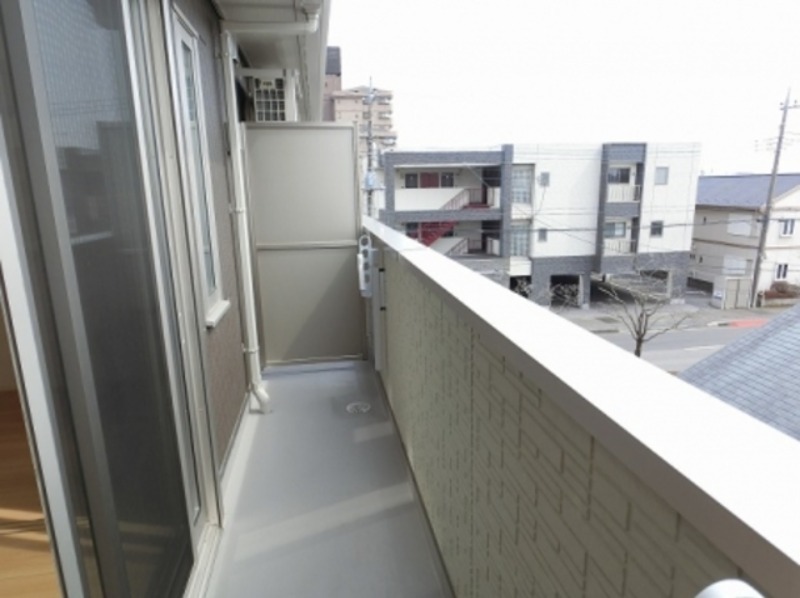 バルコニー　図面と現状に相違がある場合には現状を優先