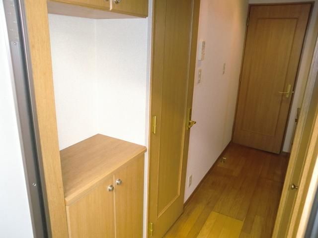 玄関　★下駄箱も上下にあります★