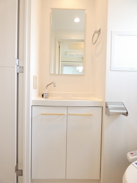 洗面設備　※別部屋の参考写真です。