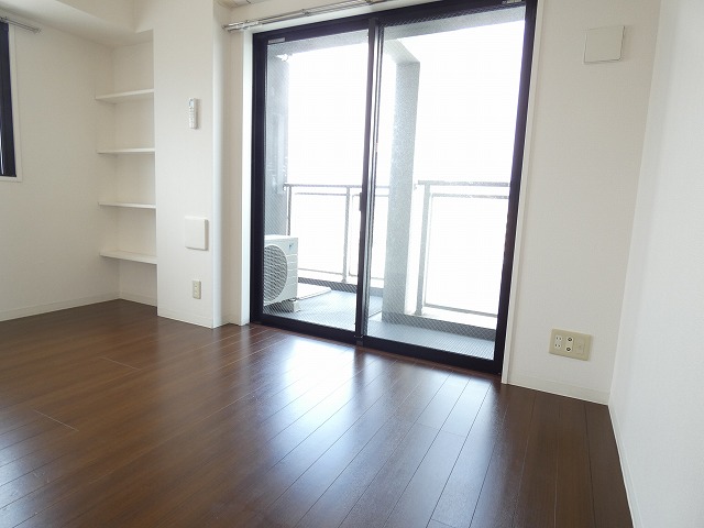 居室・リビング　※別部屋の参考写真です。