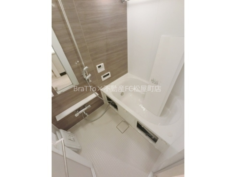 バス・シャワールーム　バス（追い焚き機能・浴室乾燥機付き）