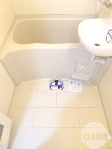 バス・シャワールーム　キレイにリフォームされています♪