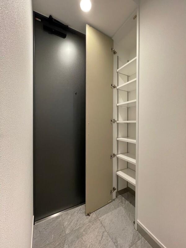 玄関　ミリアレジデンス新宿御苑II