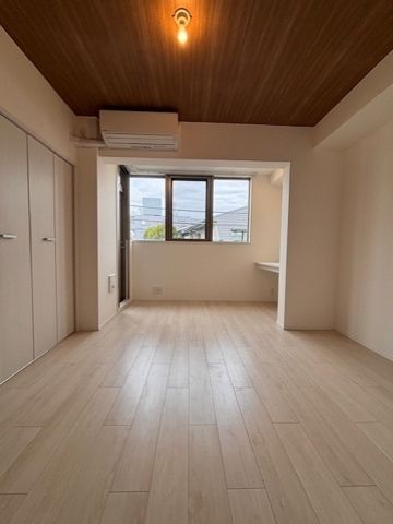 居室・リビング　☆明るい洋室☆