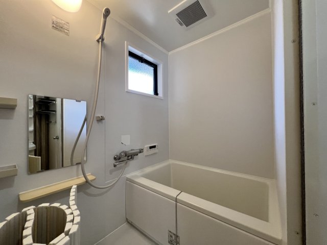 バス・シャワールーム　追い焚き機能付きのお風呂です☆