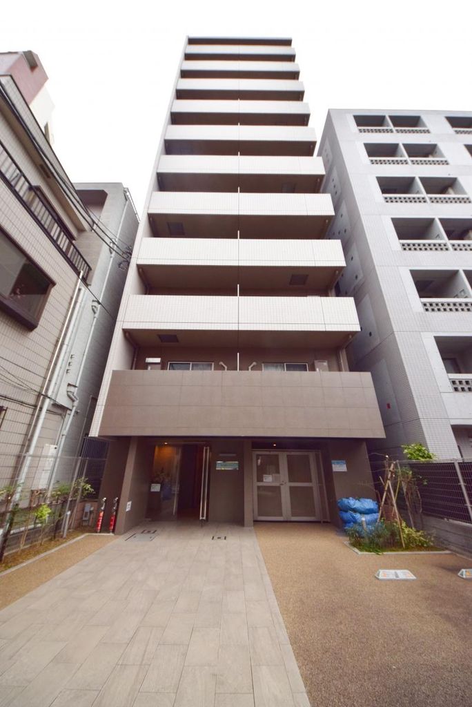 建物外観　地上11階建て