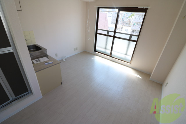 居室・リビング　白ベースのとっても明るいお部屋です。