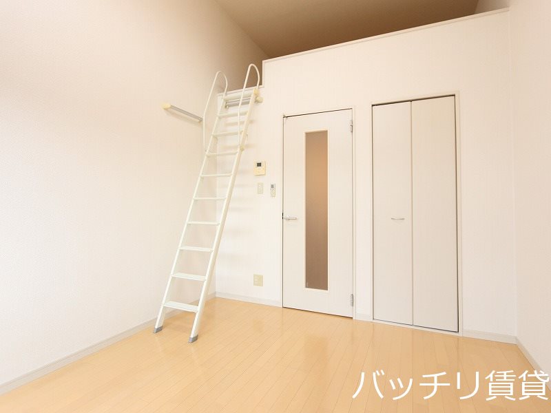 居室・リビング　別号室の画像。現況を優先します。