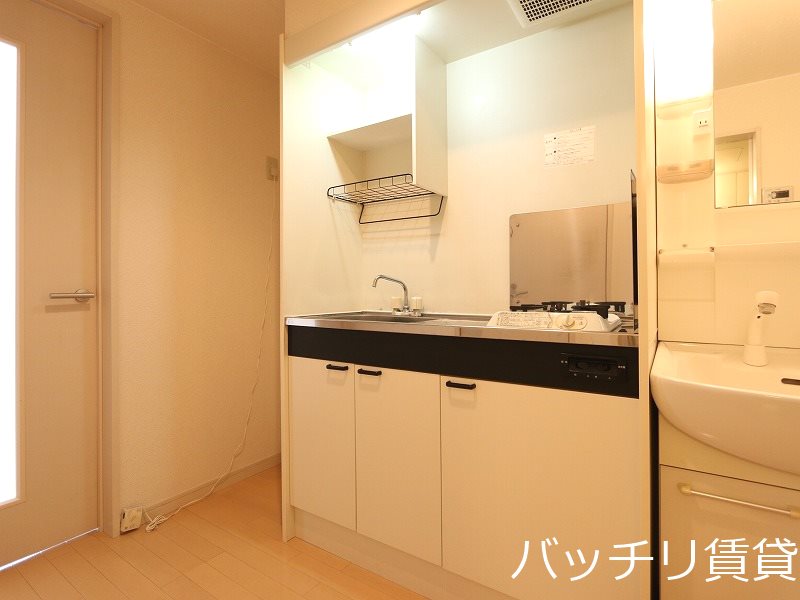キッチン　別号室の画像。現況を優先します。