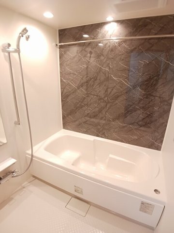 バス・シャワールーム　落ち着いた空間のお風呂です