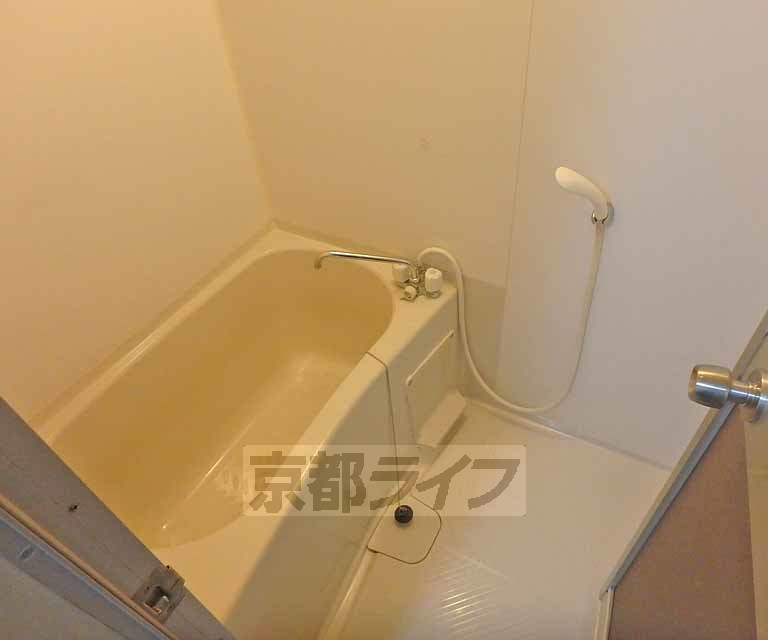 バス・シャワールーム　シンプルなバスルーム