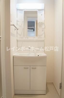 洗面設備　脱衣スペースもあります