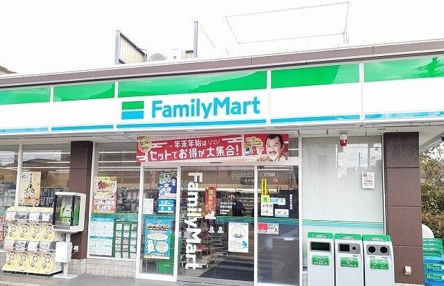 コンビニ　ファミリーマート様（コンビニ）まで230m