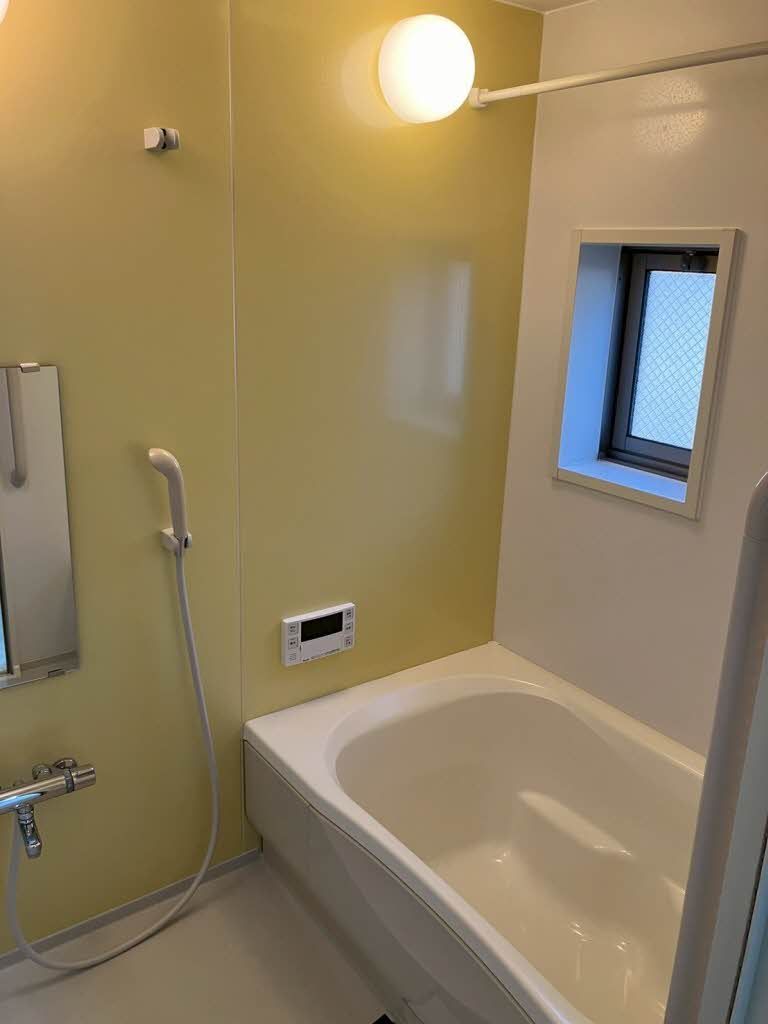 バス・シャワールーム　アクセントパネルがオシャレな浴室。