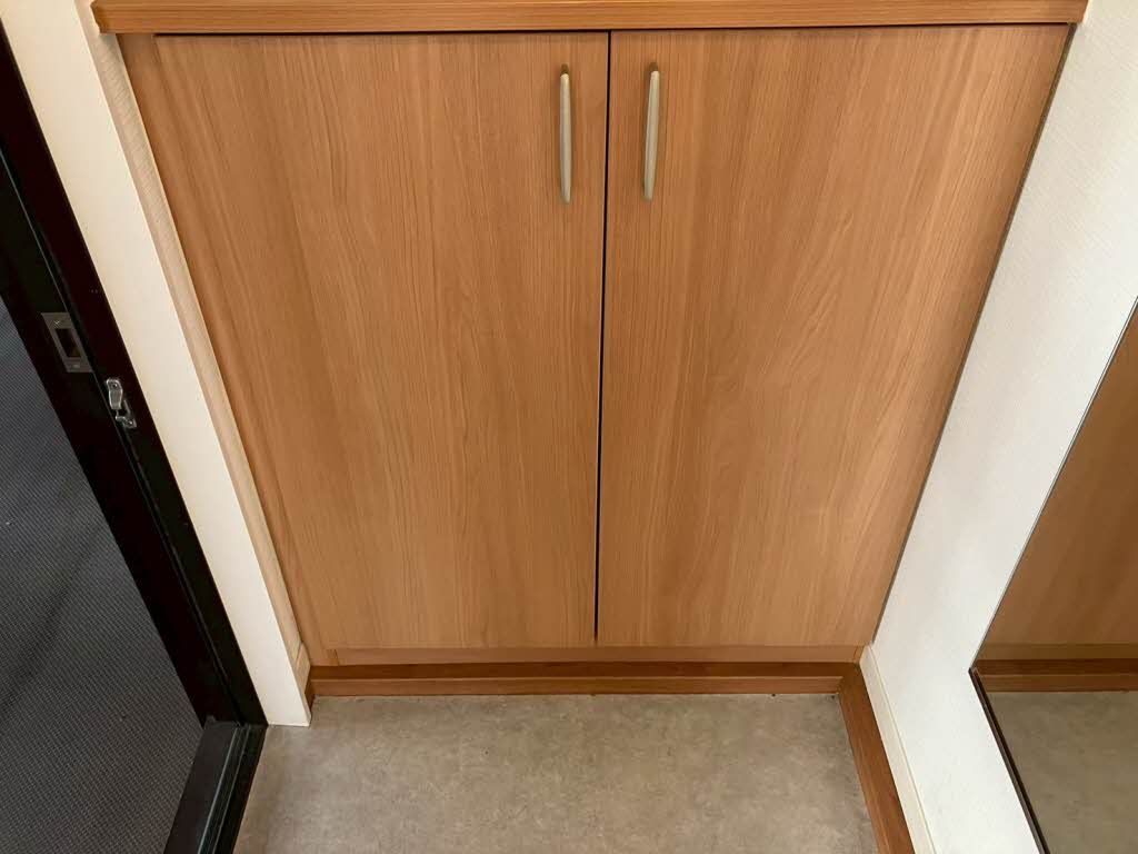 玄関　玄関にシューズボックスあります。