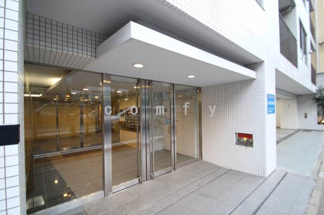建物外観　正面入口