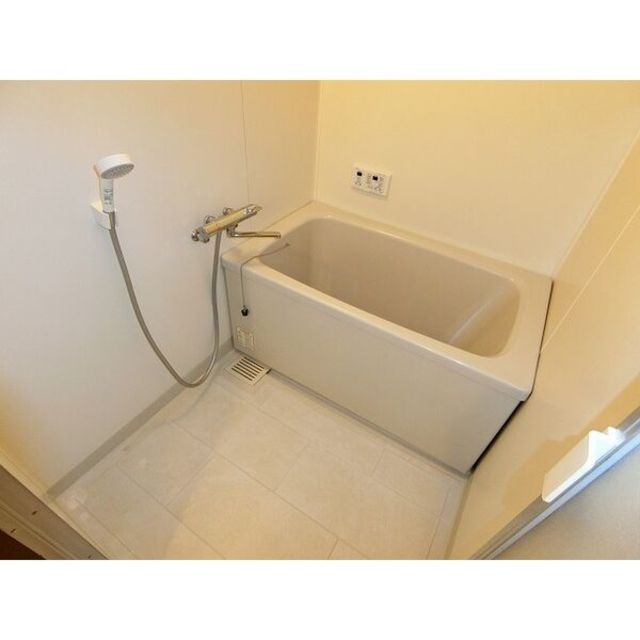 バス・シャワールーム　【浴室】別のお部屋のモデルルームになります。※現況優先