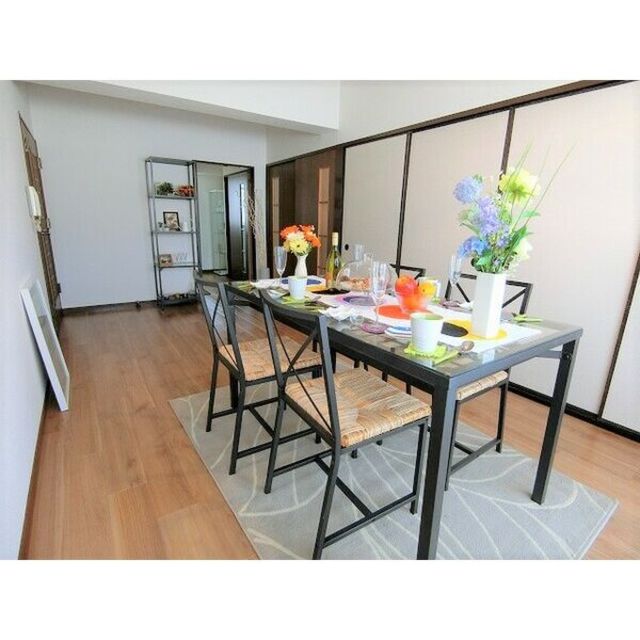 居室・リビング　【居間・リビング】別のお部屋のモデルルームになります。※現況