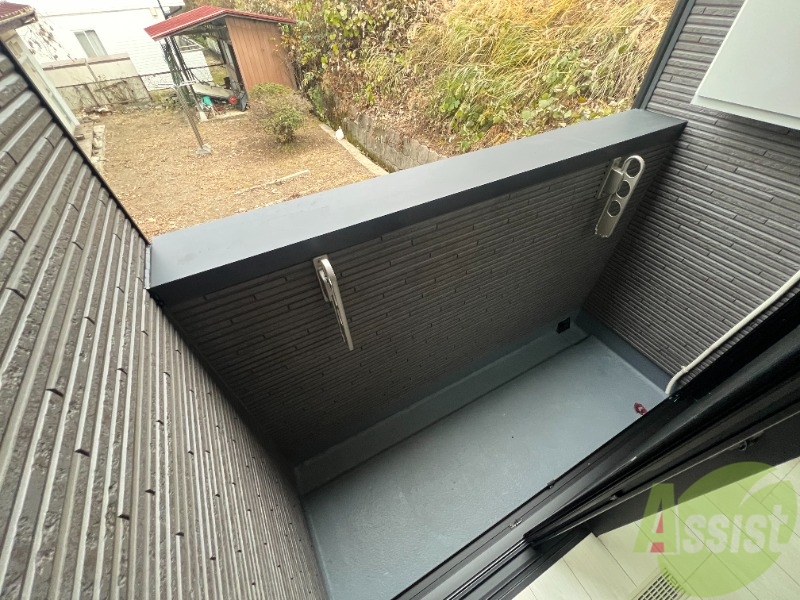 バルコニー　このバルコニースペースは洗濯物も問題なく干せそうですね。