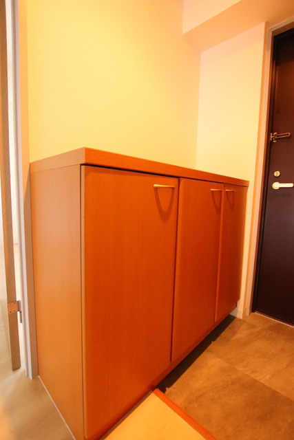 玄関　玄関下足入れ