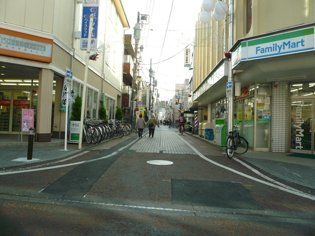 コンビニ　ファミリーマート　相模原東林間駅前店（コンビニ）まで80m