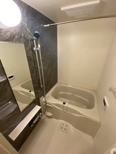 バス・シャワールーム　浴室乾燥・追い炊き機能付きのバスルーム♪