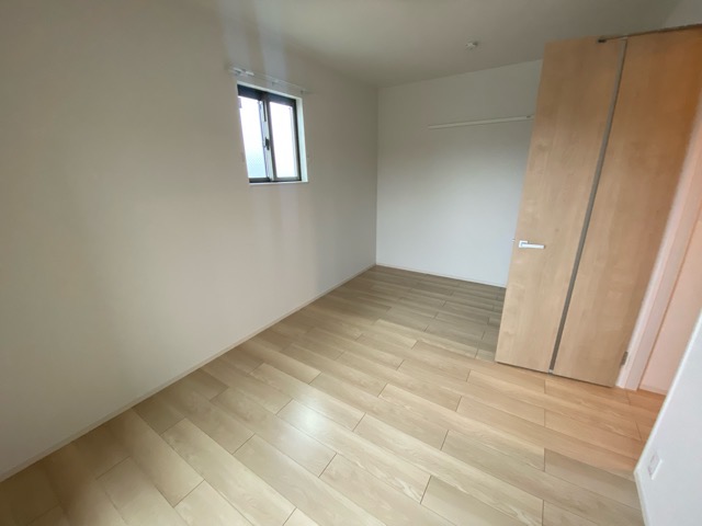 居室・リビング　エアコン・照明付きの7帖の洋室です♪